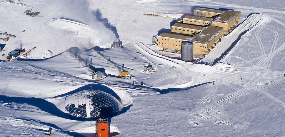 Pohľad na základňu Scott-Amundsen na južnom póle