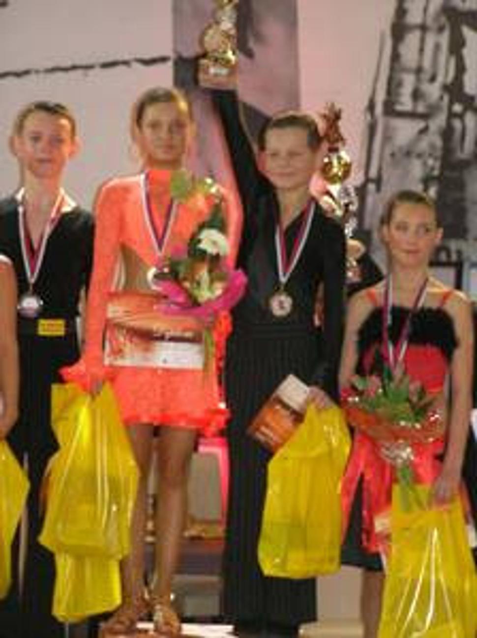 Na fotografii je víťazný tanečný pár Jakub Kocurko- Kristína Vislocká.