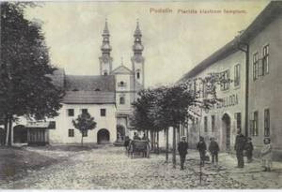 Na obrázku kláštor a kostol v Podolínci