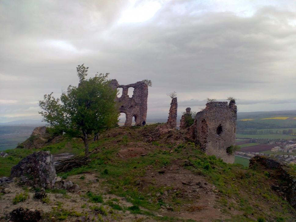 Pred Turnianskym hradom