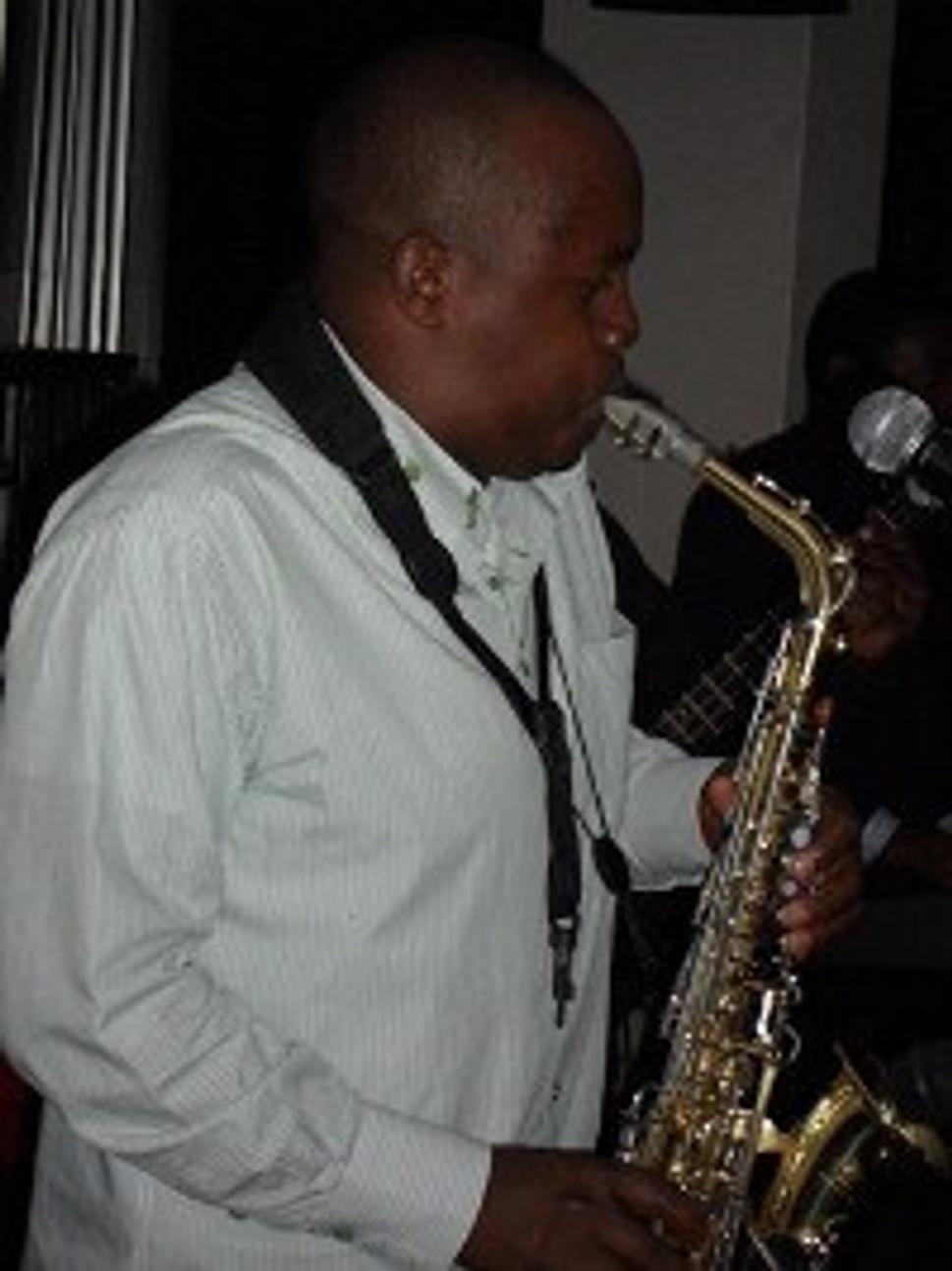 Eddie - saxofonista a spevák