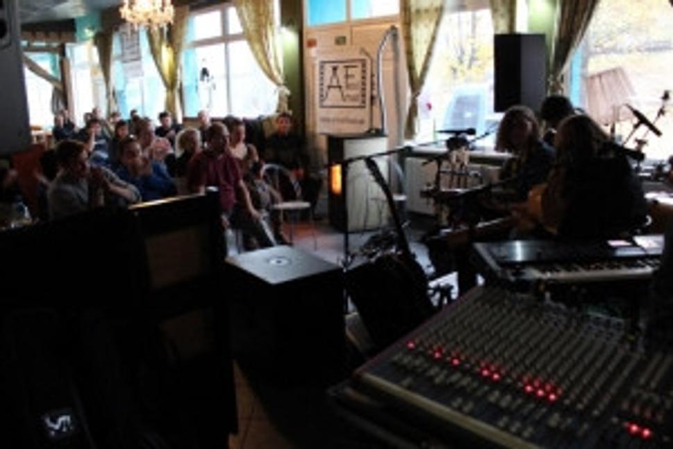Kaviareň MÚZA v Námestove - vystúpenie skupiny Goodbye Guns z Tvrdošína v rámci festivalu AmatFest 2012