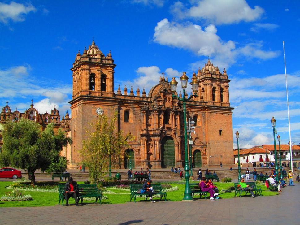 Nádherné hlavné námestie (Plaza de Armas) v Cuscu.