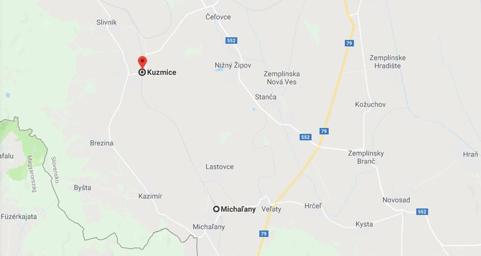 Opevnenia sa tiahnu aj po oboch stranách železnice medzi obcami Kuzmice a Michaľany.