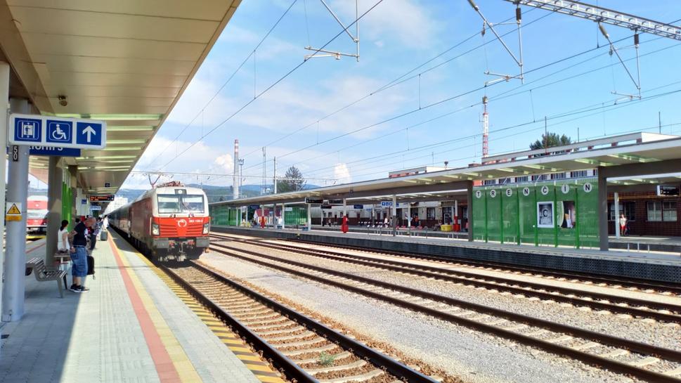383 - Vectron v stanici Trenčín