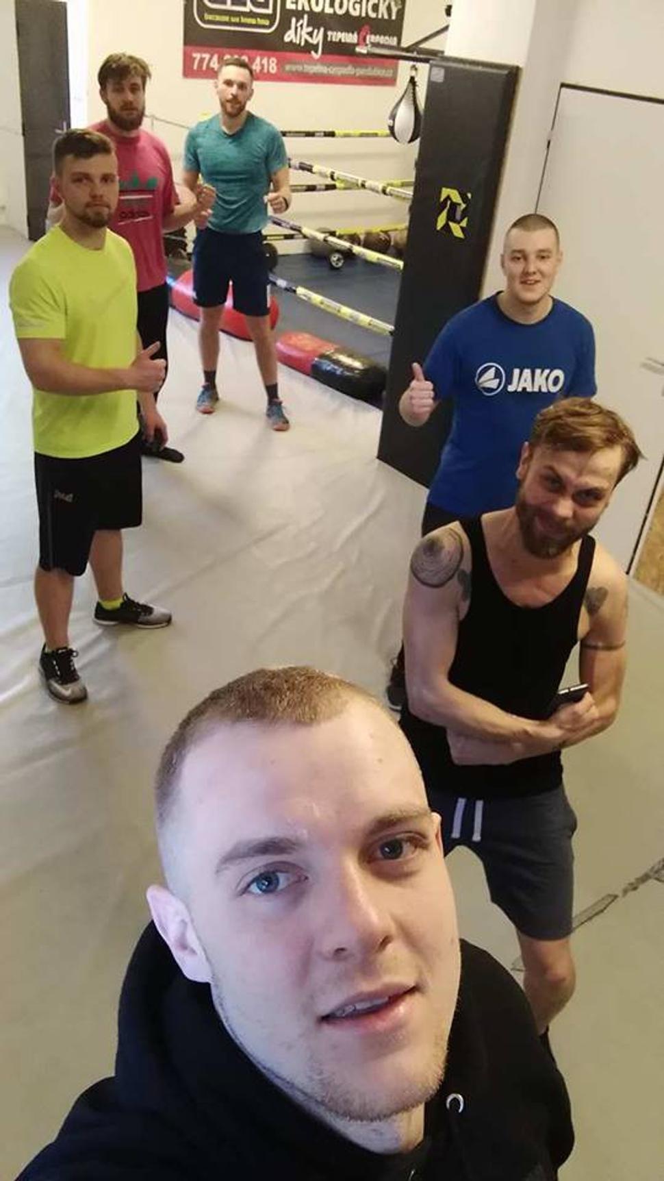 Druhý deň tréningov, ešte tam boli náznaky úsmevu :)