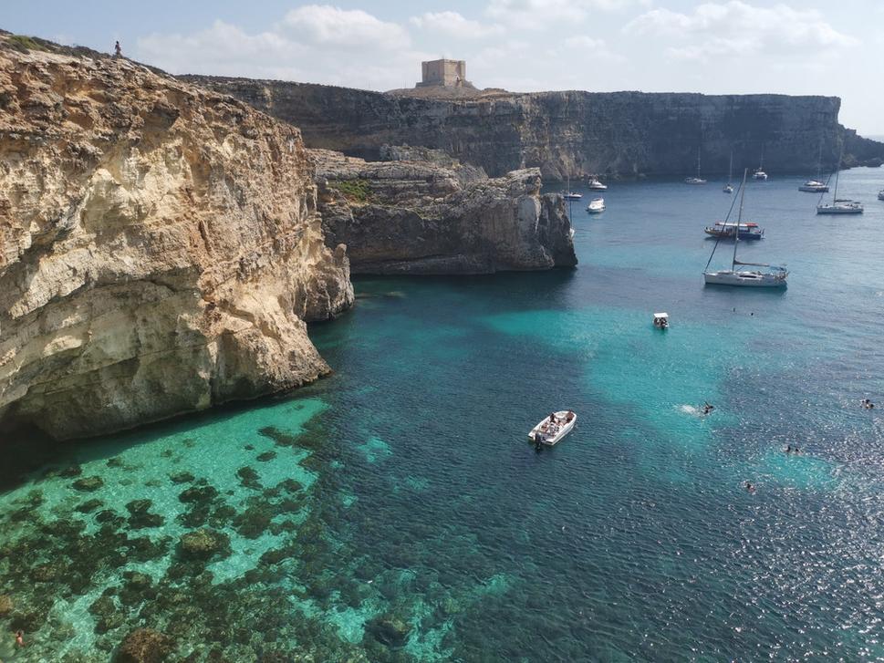 Crystal lagoon, Comino