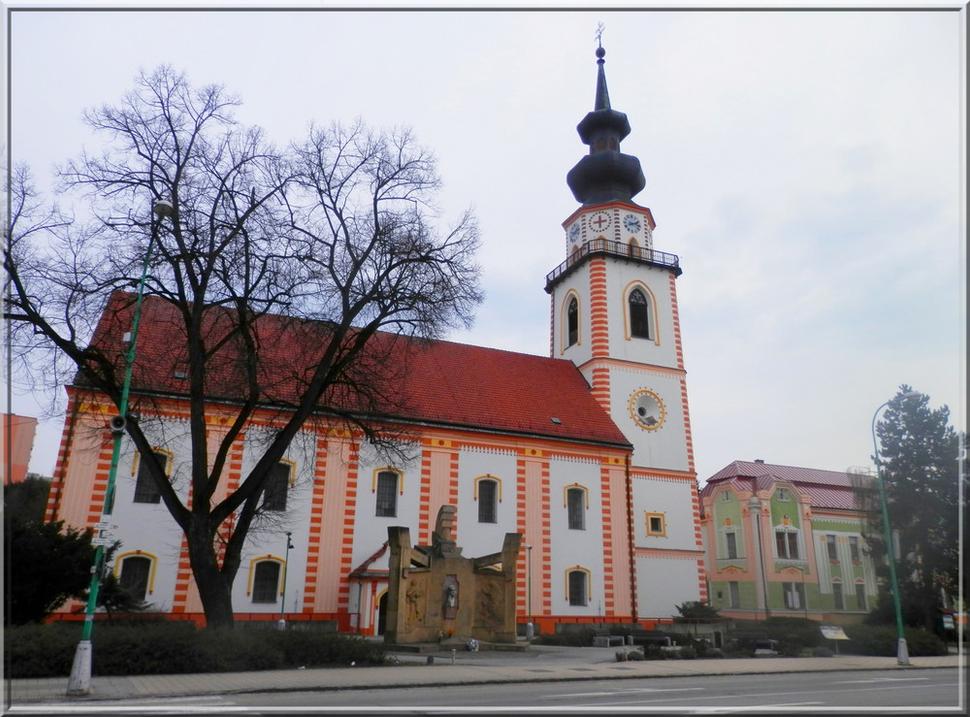 Evanjelický kostol s pamätníkom M. R. Štefánikovi