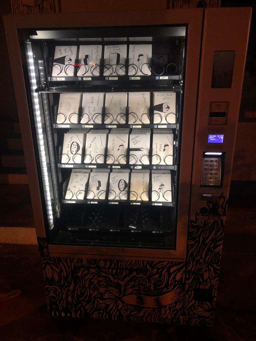 V hipsterskej štvrti sme okrem iného našli aj automat na knihy. To nie je nič výnimočné. Ale tento bol len na kriminálky.