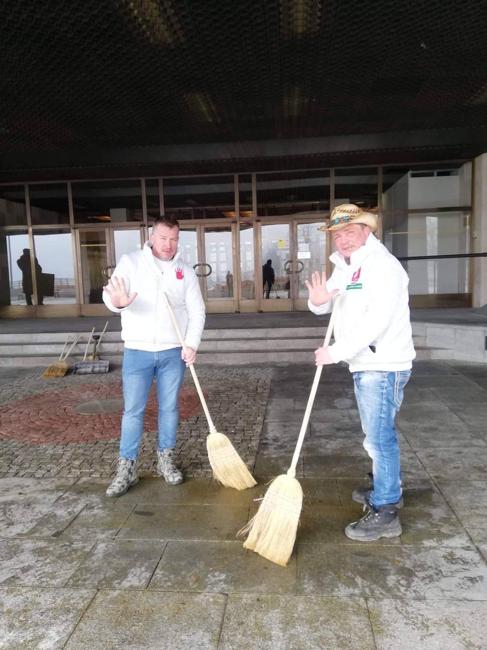 Farmári na konci za sebou všetko upratali.