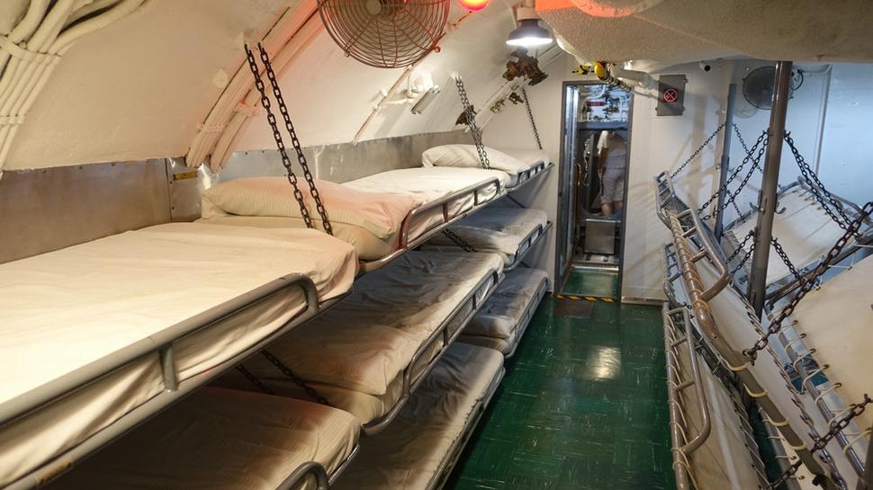 Námornícka spálňa v ponorke USS Bowfin. Autor fotografie: Ľubor Šešera. Licencia: CC BY-SA 4.0.