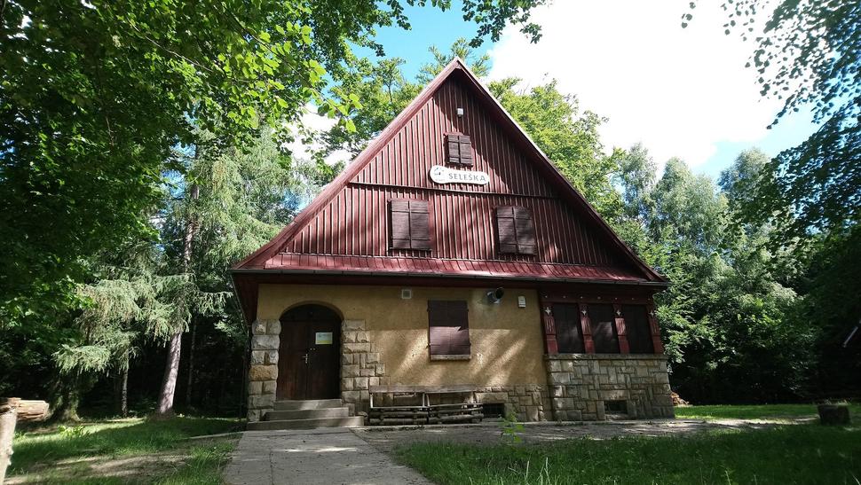 Skautská chata Seleška pri križovatke „Na šestce“