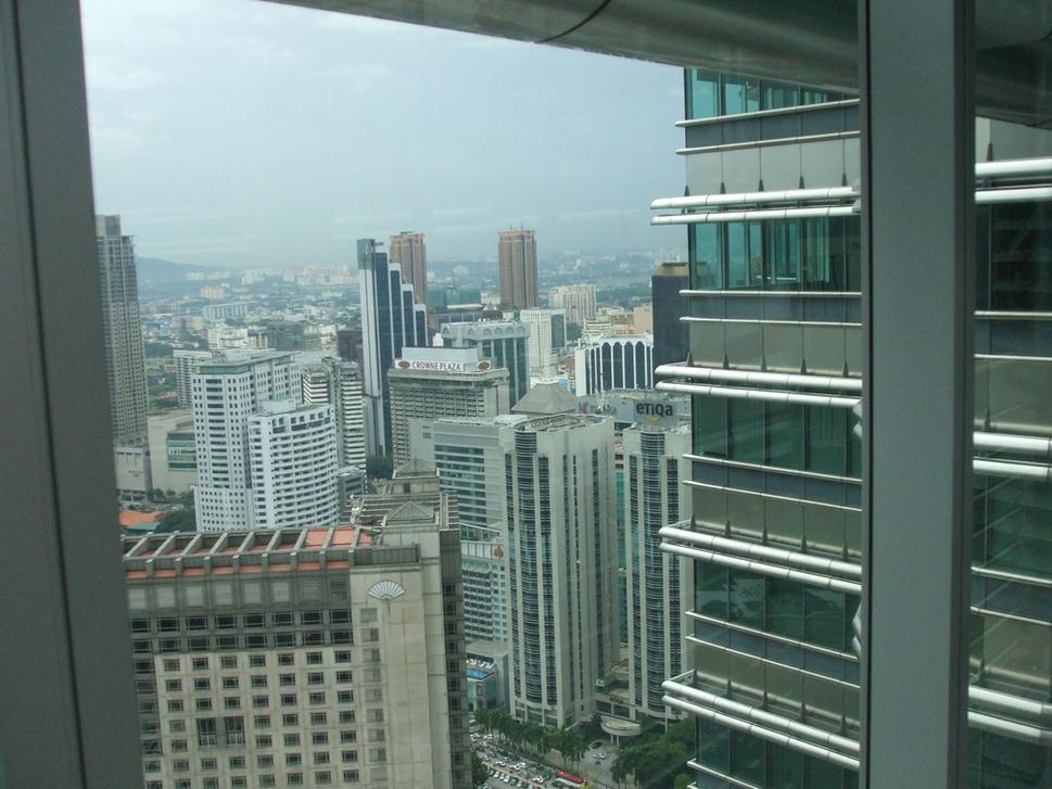 Pohľad z Petronas Twin Towers, známe z filmu s Katherine Zeta-Jones.