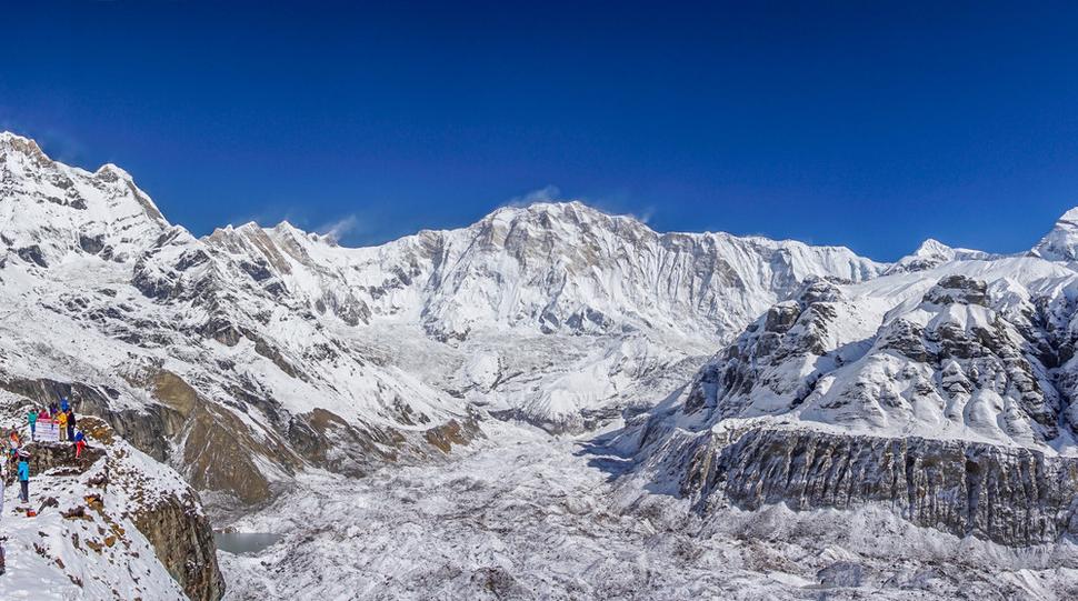 Pohľad na majestátnu Annapurnu I. s nadmorskou výškou 8.091 m.n.m. Zdala sa byť takmer na dosah...