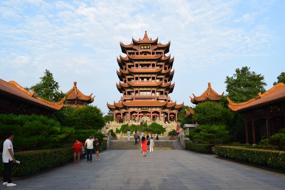pred yellow crane tower