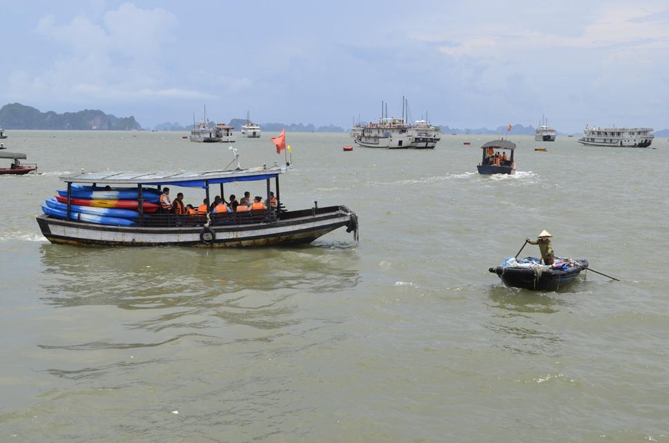 Dopravná zápcha v Ha Long Bay