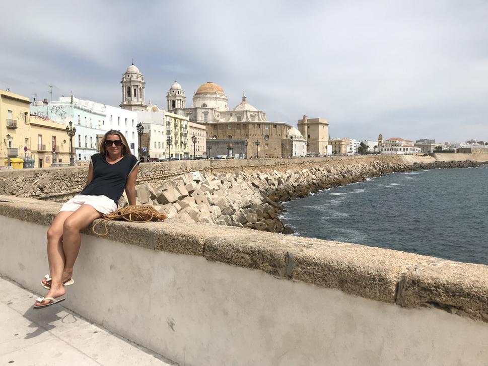 Promenáda v Cádiz, len si tu tak sedím a asi mi je dobre.