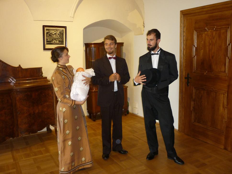 Gejza a Alžbeta Čákiovci spolu s architektom Luxom