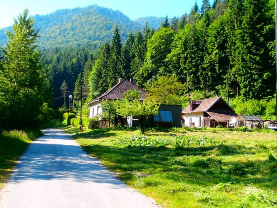 Posledná väčšia usadlosť v Necpalskej doline.