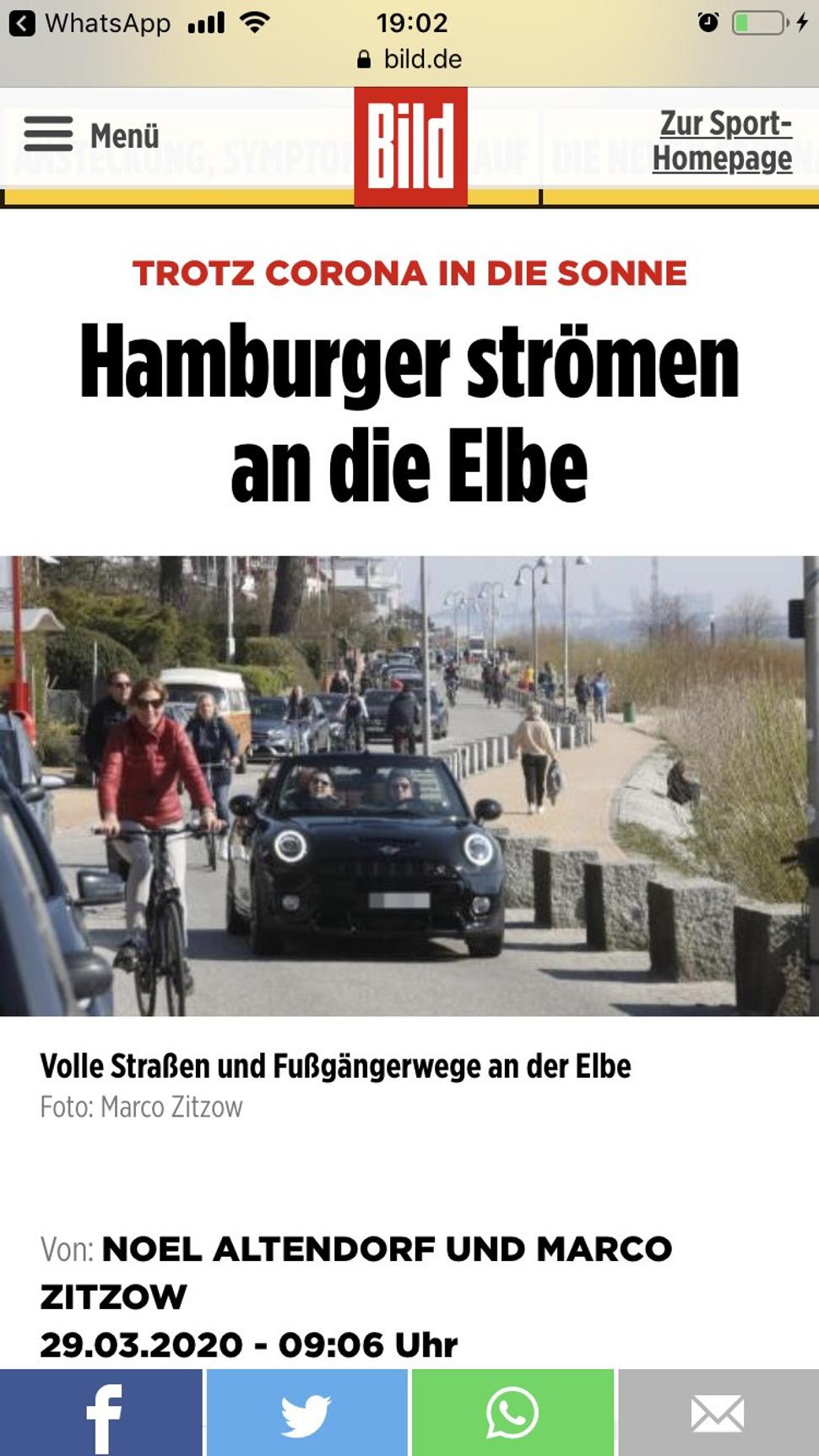 V uliciach Hamburgu 28.03.20 za slnečného počasia. Či to je teda odstup 1,5 metra, posúďte sami.