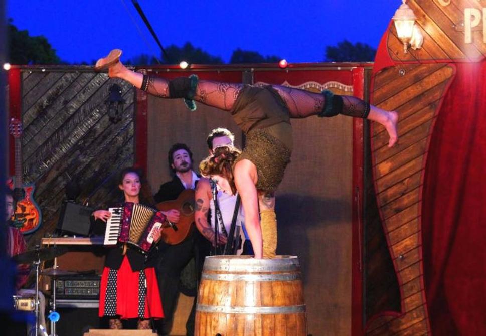 Cirque du Platzak na námestí Eurovea.