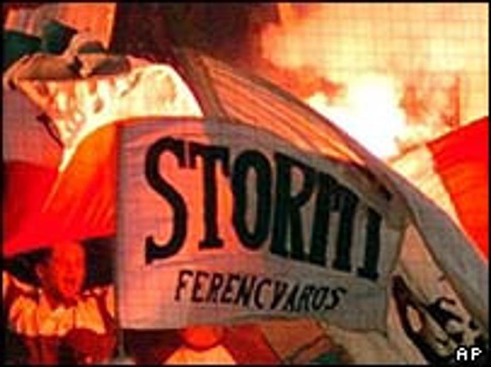 Ferencváros bol za výtržnosti a prejavy rasizmu svojich fanúšikov potrestaný v zápase pohára UEFA proti Millwallu v roku 2004.