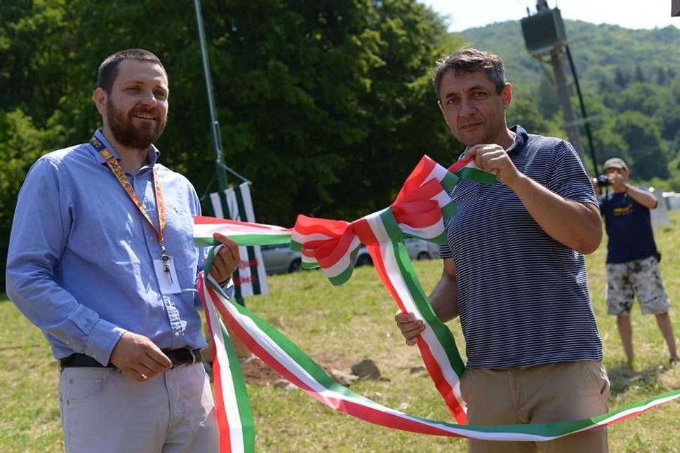 na fotke vidíme Örsa Orosza, podpredsedu hnutia Spolupatričnosť s Jánosom Árpádom Potápim, štátnym tajomníkom Maďarskej republiky pre národnú politiku.