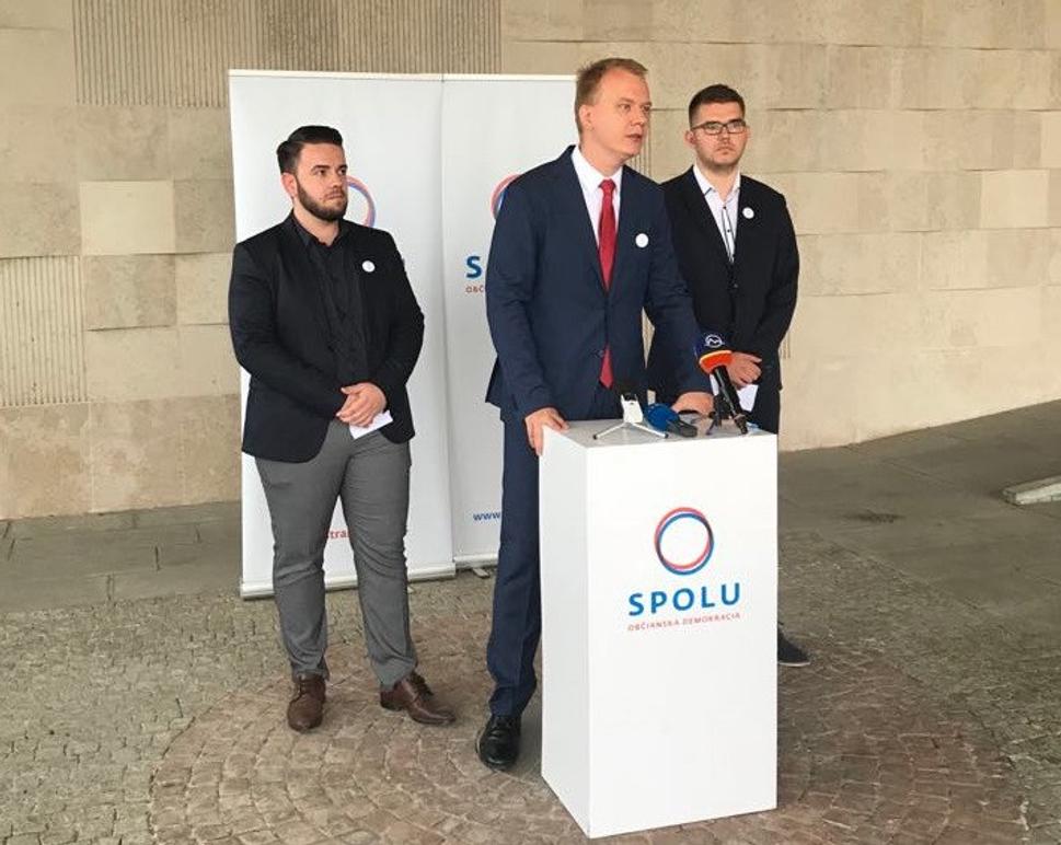 Tlačová beseda predsedu strany Spolu - občianska demokracia a členov mládežníckej organizácie Mladí SPOLU