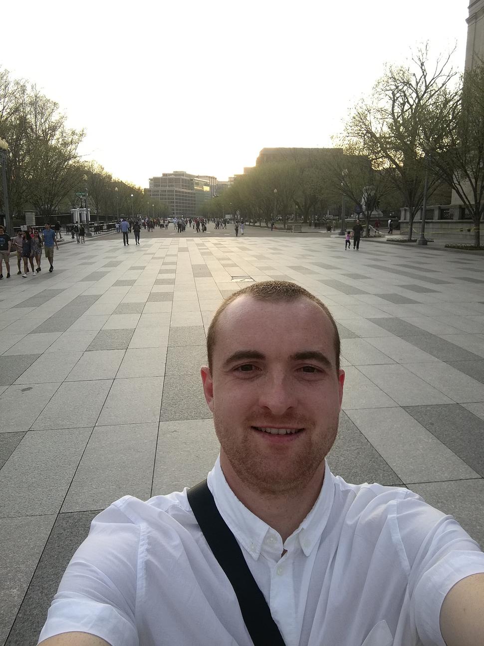 Pennsylvania Avenue pred Bielym domom.