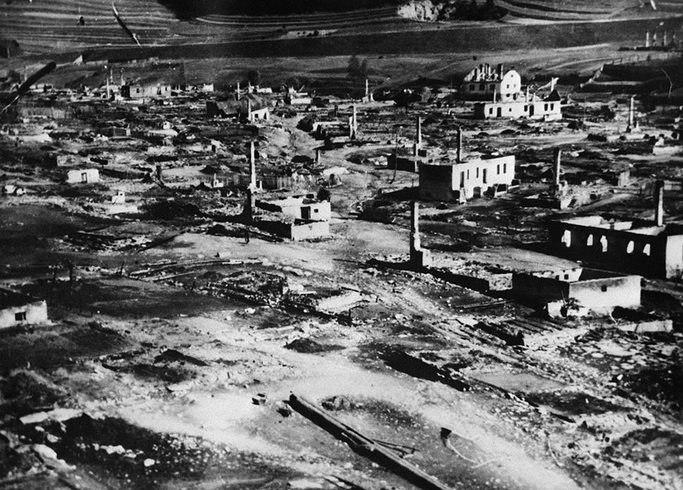 Nacistami vypálená partizánska obec Telgárt, 30. september 1944.