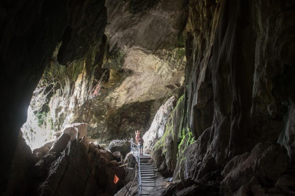 Neveľká jaskyňa Elephant cave. Neturistická, takže opäť skoro bez návštevníkov