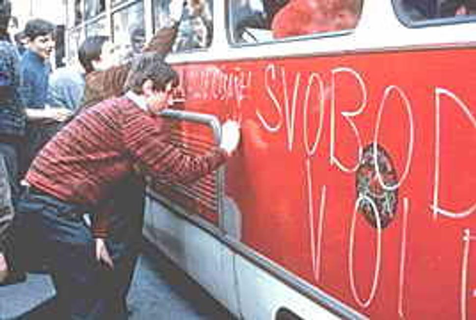 Mladí muži s požiadavkou slobodných volieb v auguste 1968 neuspeli...