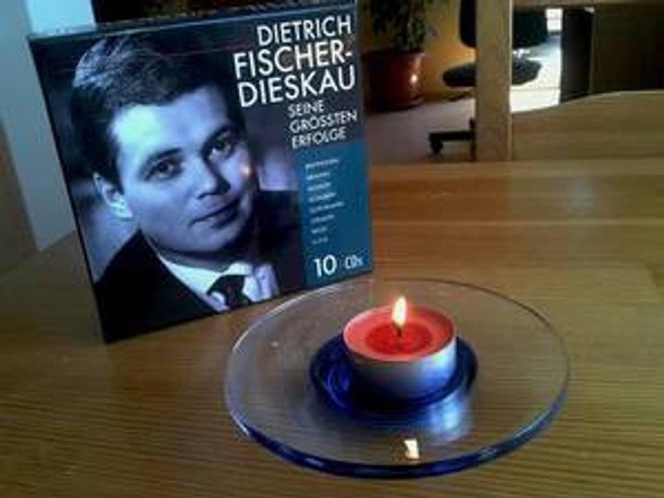 Sviečka pre Dietricha Fischera-Dieskaua