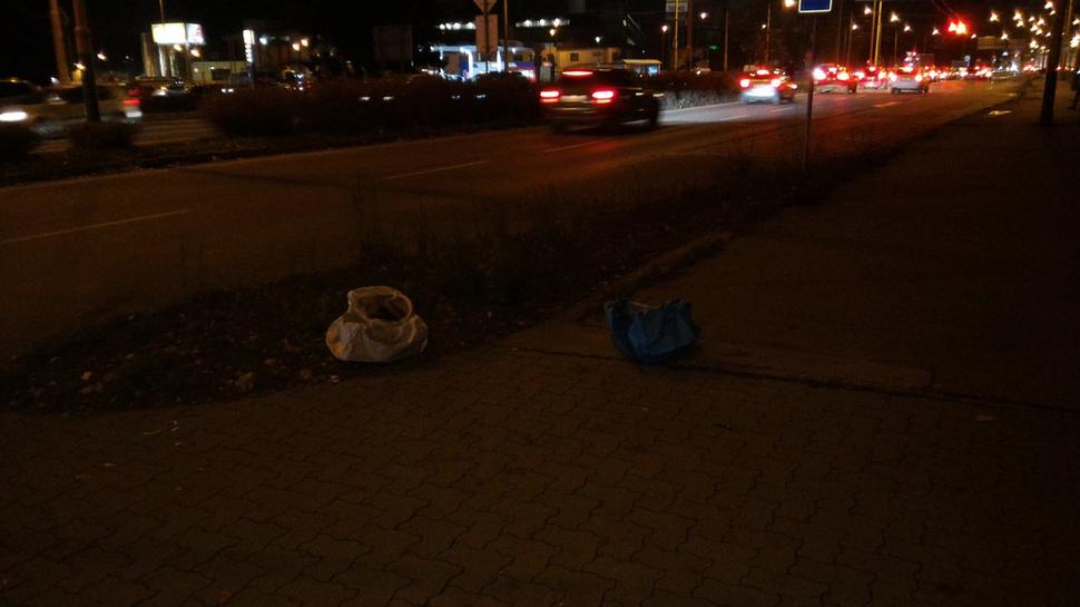 odpadky sa povaľovali po celom meste