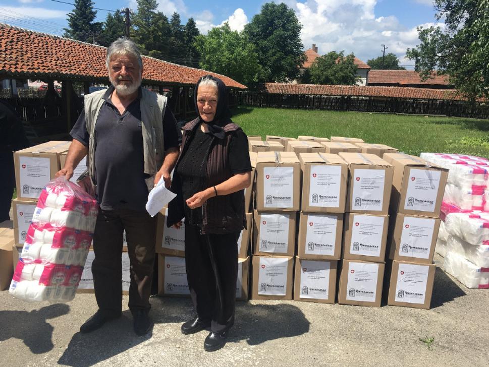 Počas distribúcie potravinových balíkov.