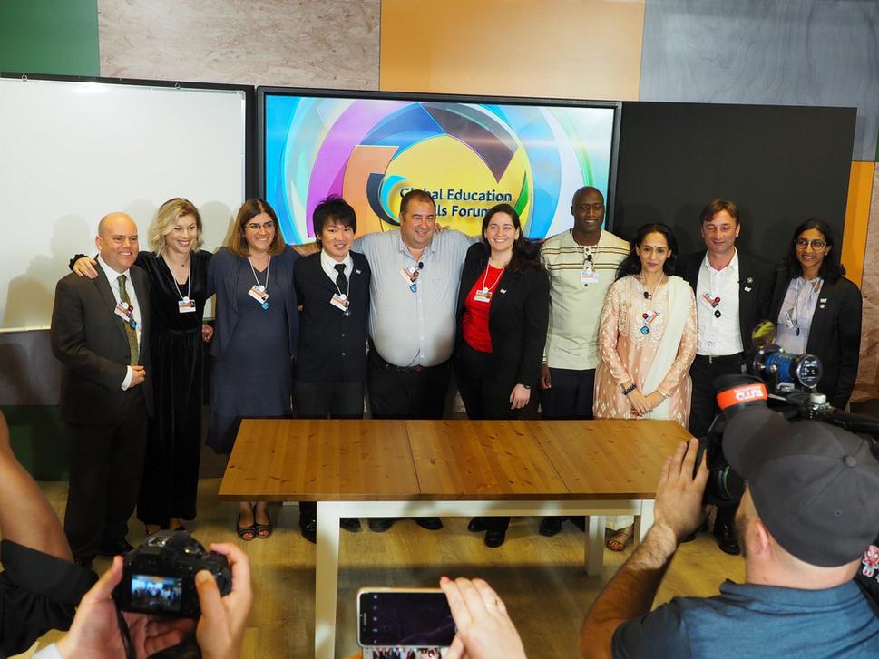 Ukážkové hodiny a diskusia s desiatimi finalistami ceny Global Teacher Prize