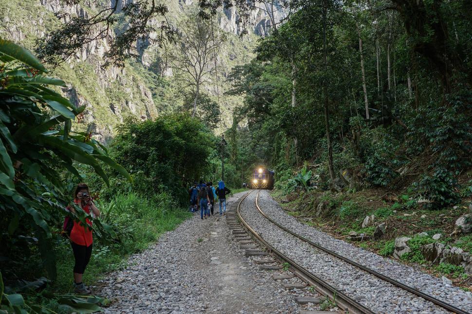 Low cost alternatíva- ako na Peru. Jedenásť kilometrov pri vlakovej trati. Dá sa to označiť ako pekná prechádzka džunglou.