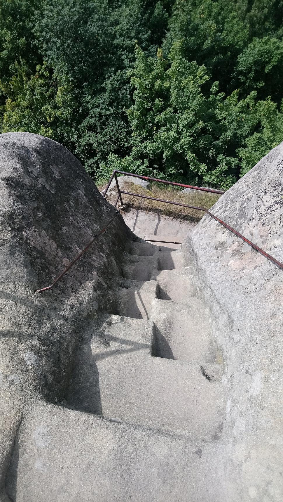 Pracne vysekané schody hradu