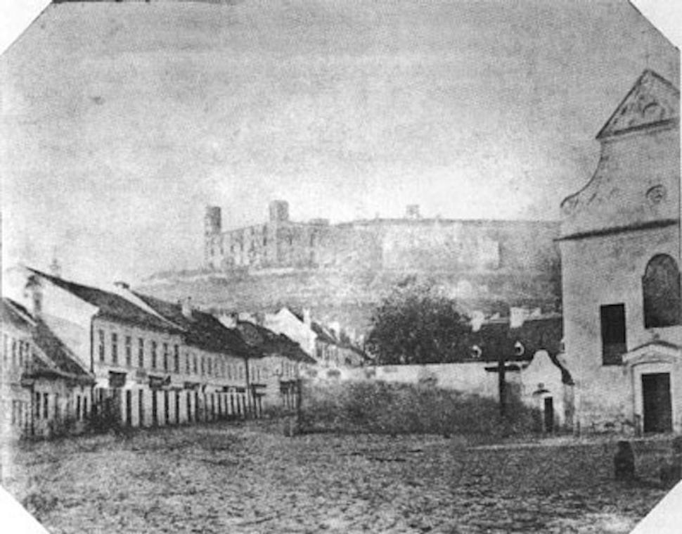 Najstaršia známa fotografia (kalotypia) Bratislavy, autor J. Deutsch, asi 1841.