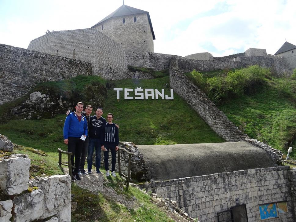 Naša partia na hrade v meste Tešanj. (zľava Aďo, ja, Tomi, Mišo)