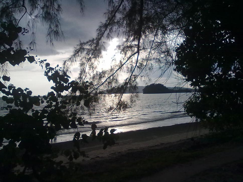 Asi sa mi to Krabi moc nepáčilo od začiatku, lebo aj tie fotky som robil také pochmúrne