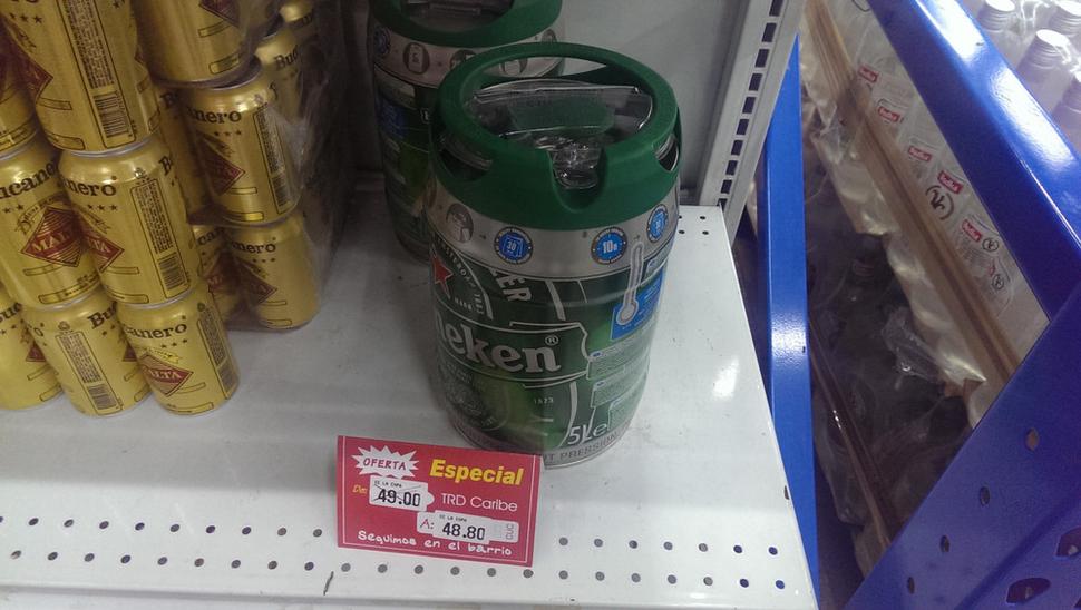 V jednom obchode mali aj kapitalistické pivo. Tento súdok si bežní kubánci mohli kúpiť za tri mesačné platy. V akcii.