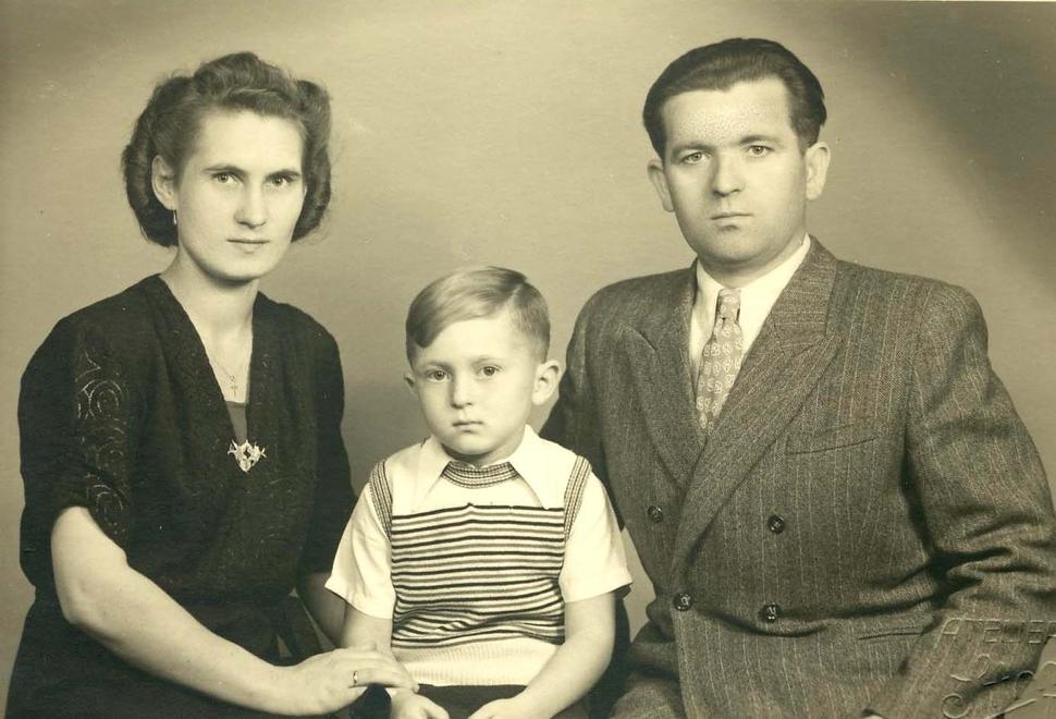 Edita a Vít Rakúsoví so synom Svätoplukom v roku 1947