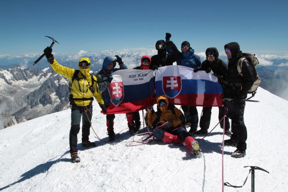 Na vrchole, Lukáš je v strede (čierny).