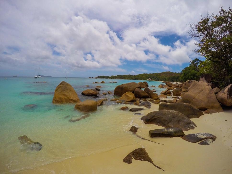 Pravdepodobne najkrajšia pláž celého ostrova Praslin, Anse Lazio.