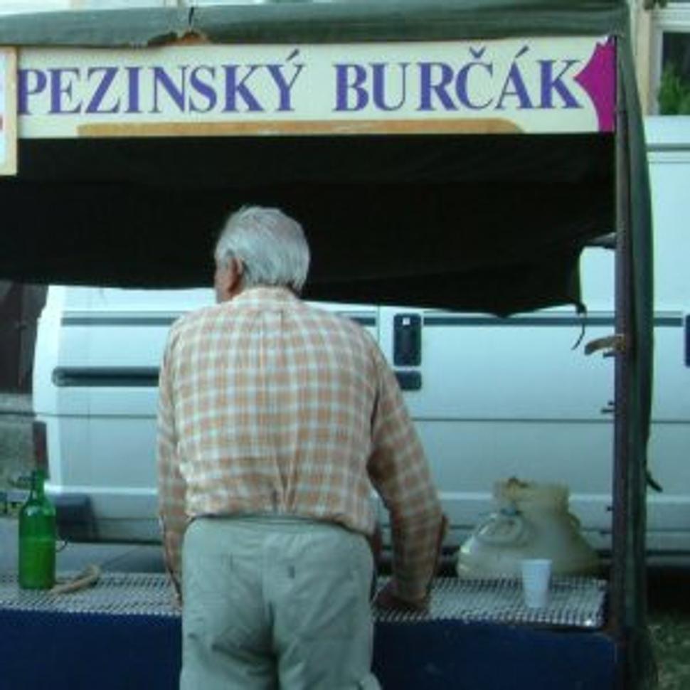 Objaviť na vinobraní burčák býva problém...
