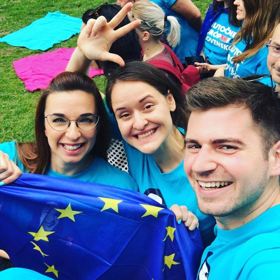 Simona s teamleaderkou kampane a hovorkyňou strany Silviou Hudáčkovou a so mnou