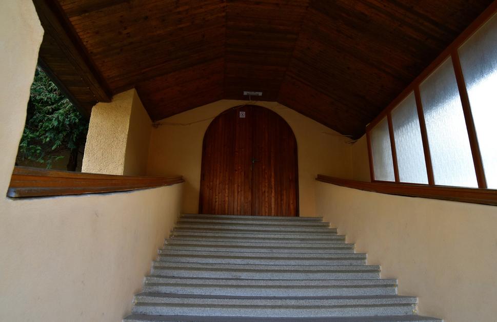 hlavný vstup do kostola