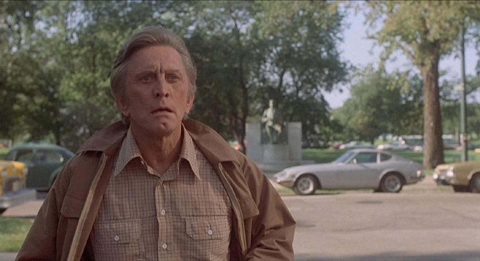 Kirk Douglas ako Peter Samsa v The Fury