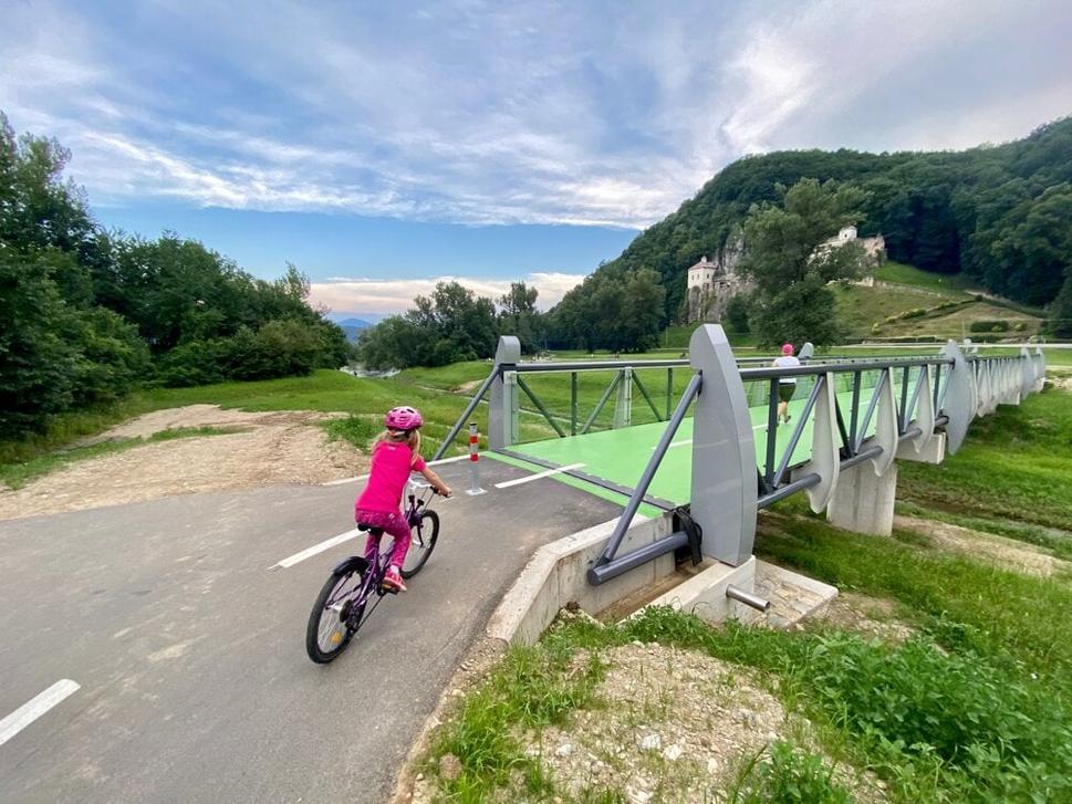 Cyklotrasa z Trenčína do Nemšovej vedie popod Skalku nad Váhom, najstaršie pútnické miesto na Slovensku